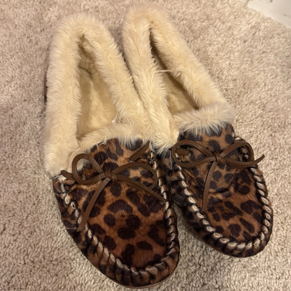 𝅺J. CREW Fuzzy Leopard Print Mule Slip-On Slippers Brown Black size 10